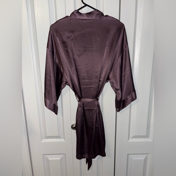 Victoria’s Secret Satin Short Robe - Picture 2 of 4